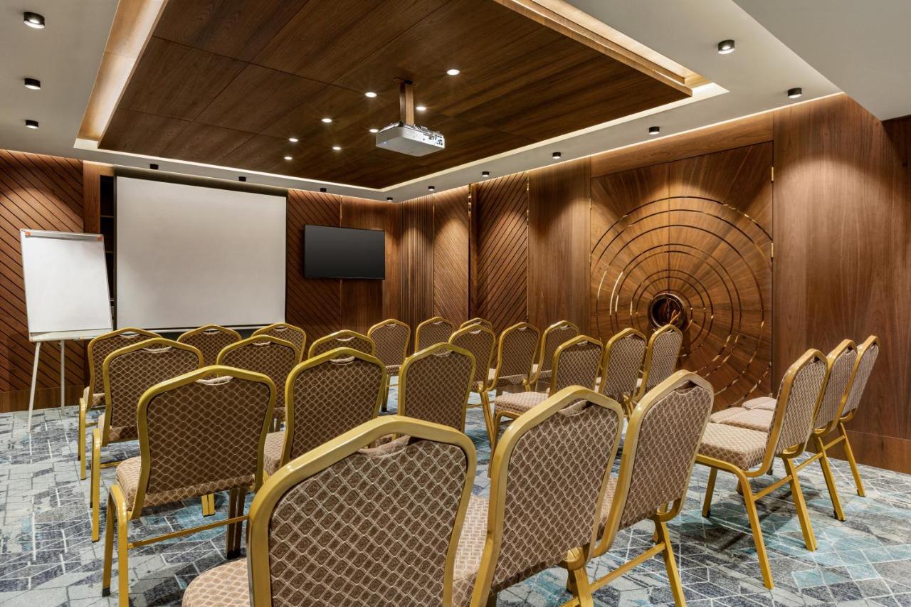 Ramada By Wyndham Istanbul Umraniye Hotell Exteriör bild