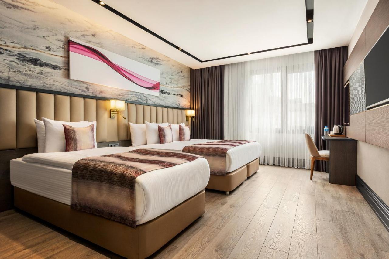 Ramada By Wyndham Istanbul Umraniye Hotell Exteriör bild