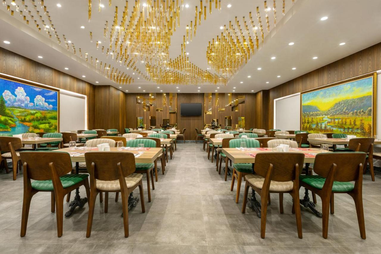 Ramada By Wyndham Istanbul Umraniye Hotell Exteriör bild