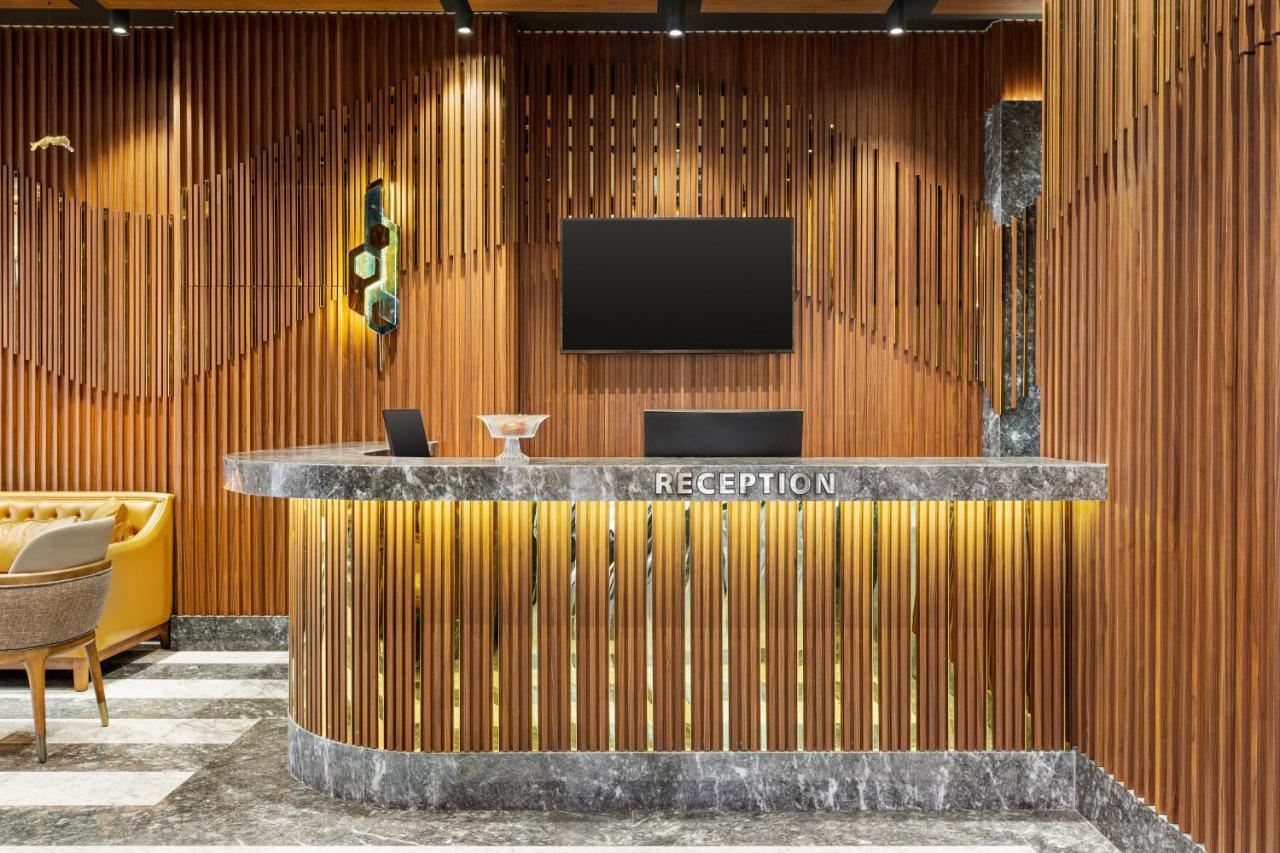 Ramada By Wyndham Istanbul Umraniye Hotell Exteriör bild