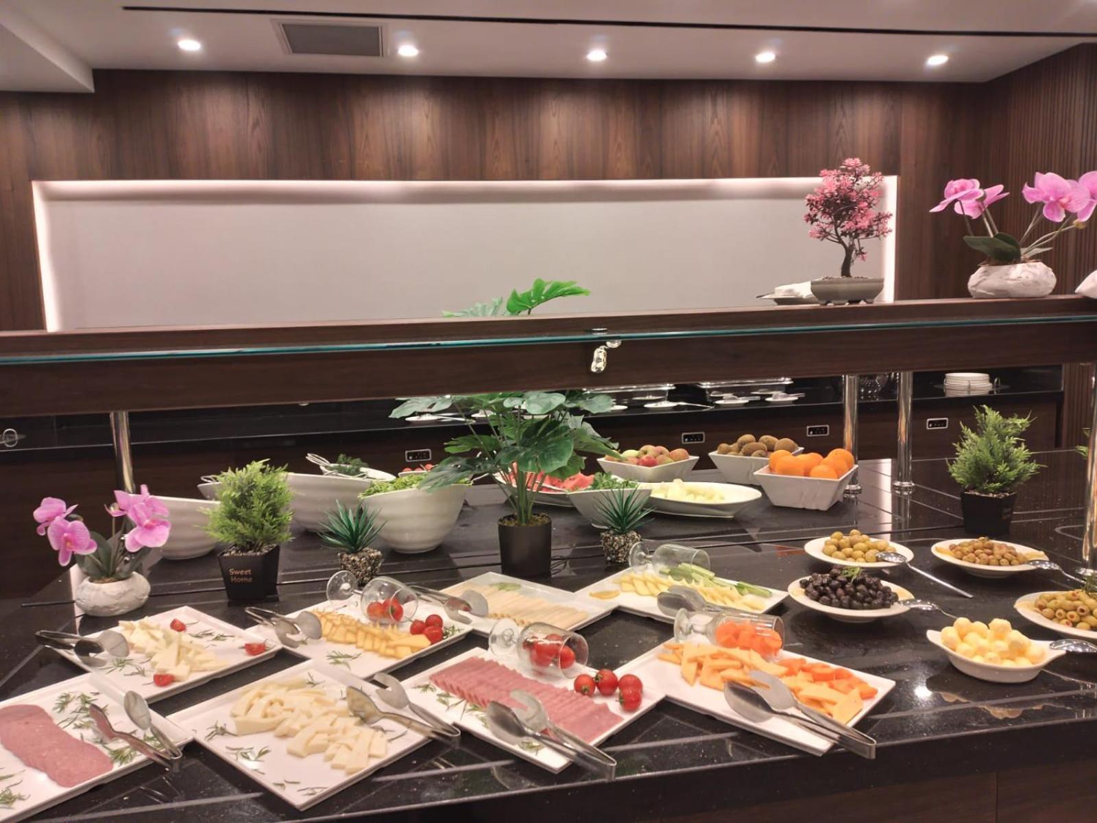 Ramada By Wyndham Istanbul Umraniye Hotell Exteriör bild