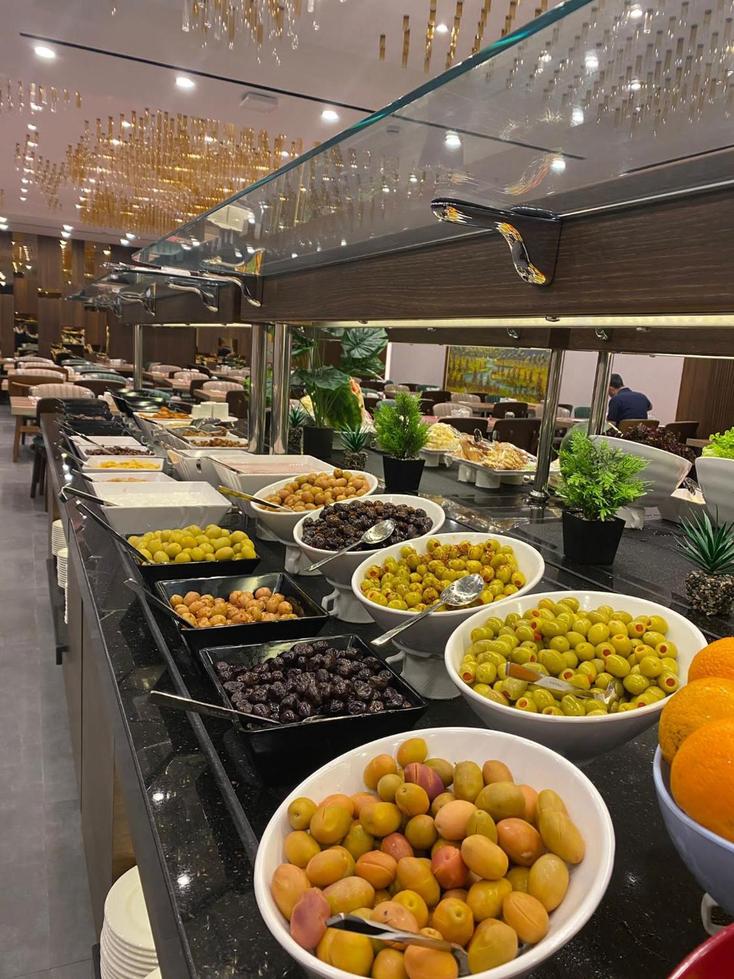Ramada By Wyndham Istanbul Umraniye Hotell Exteriör bild